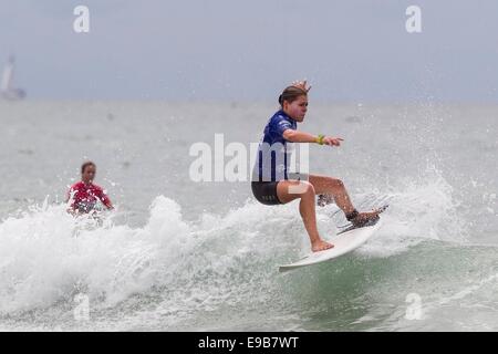 Hossegor, Francia. 20 agosto 2014. Lo Swatch Girls-Pro internazionale campionati di surf. Martino Lucia . L evento è stato vinto da Nikki Van Dijk (AUS) © Azione Sport Plus/Alamy Live News Foto Stock