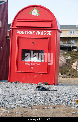 Rosso di santa claus nella cassetta postale di Ilulissat Groenlandia Foto Stock