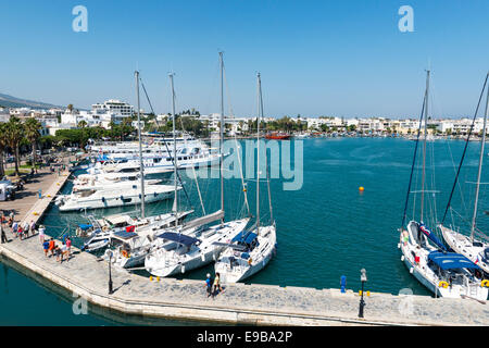 Barche nel porto di Kos, isola di Kos, Grecia Foto Stock
