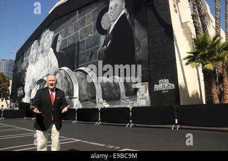 Los Angeles, California, USA. 23 ott 2014. Oct 23, 2014 - Los Angeles, California, Stati Uniti d'America - regista Mel brooks, presso la "giovane Frankenstein quarantesimo anniversario" tenutosi il ventesimo secolo Fox Studios Lot. Credito: Paolo Fenton/ZUMA filo/Alamy Live News Foto Stock