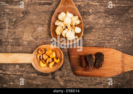 Hominy e mais tostato dadi tradizionali Ecuadoriani cibo Foto Stock