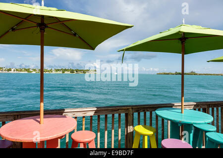 Key West Florida, Keys Sunset Key, Golfo del Messico, Sunset Pier, ristorante ristoranti cibo mangiare fuori caffè caffè bistrot, bar lounge pub, pub, ta Foto Stock