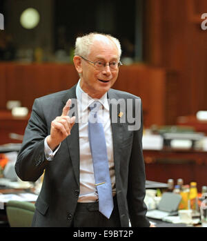 Herman Van Rompuy, Presidente del Consiglio europeo sorrisi durante due giorni di Summit Ue a Bruxelles. Questo è l'ultimo vertice di Herman Van Rompuy come per il Presidente del Consiglio europeo. Ex primo ministro polacco Donald Tusk avrà oltre la sua posizione da dicembre. Belgio, 24 ottobre 2014. (CTK foto/Jakub Dospiva) Foto Stock