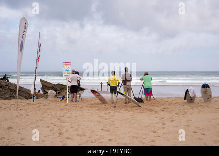 Concorso di surf in spiaggia di Guincho portogallo Foto Stock