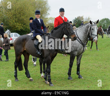 Leicestershire, Regno Unito. 24 ottobre, 2014. Onorevole Nicky Hanbury e il signor Stephen Rayns - Quorn Hunt apertura incontro presso il canile. Credito: Nico Morgan/Alamy Live News Foto Stock