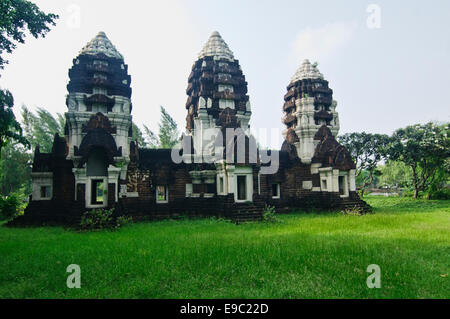 Prang Sam Yod, il tempio Khmer in Lopburi Foto Stock