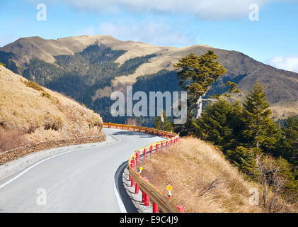 Scenic strada tortuosa in Taiwan Foto Stock