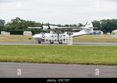 Piano della vela bella costruttiva PBY Catalina arriva a Fairford di partecipare nel 2014 Royal International Air Tattoo Foto Stock