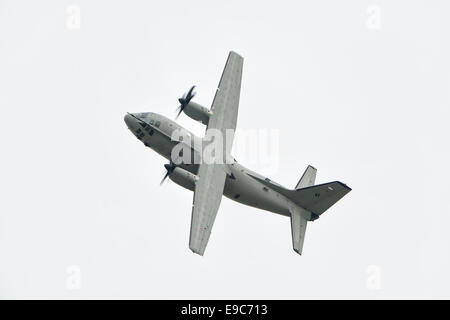 Forza Aerea Italiana Alenia Lockheed Martin C27J Spartan i velivoli militari da trasporto mette su uno dei migliori schermi al RIAT Foto Stock