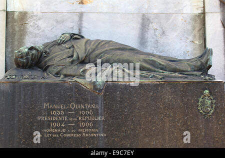 Omaggio alla memoria di Manuel Quintana, ex presidente dell'Argentina. Recoleta cimitero monumentale, Buenos Aires, Argentina. Foto Stock