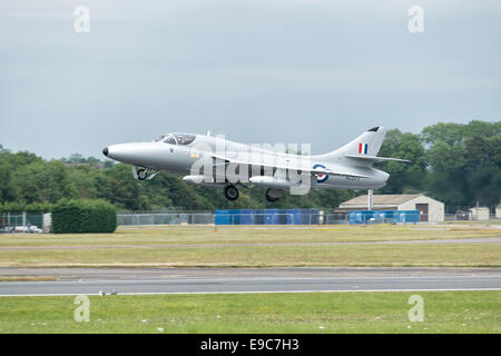 Presentato splendidamente British Hawker Hunter XL577 da Midair Squadron decolla da RAF Fairford per visualizzare al RIAT Foto Stock