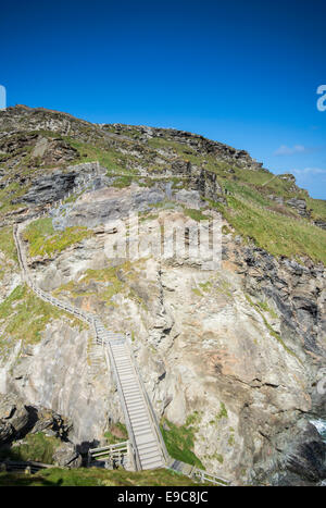 Tintagel Castle in North Cornwall, England, Regno Unito, spesso legata alla leggenda di Re Artù. Foto Stock