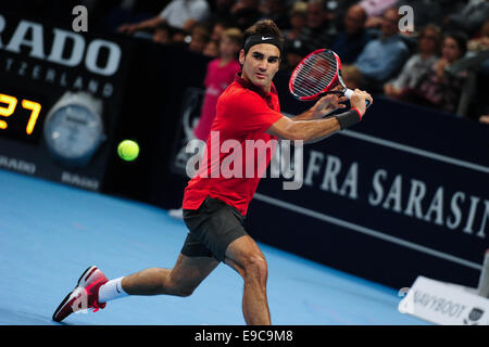 Basel, Svizzera. 24 ottobre, 2014. Roger Federer durante il trimestre finale del Swiss interni a St. Jakobshalle. Foto: Miroslav Dakov/ Alamy Live News Foto Stock
