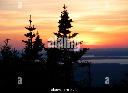 Parco Nazionale di Acadia - 4 Settembre 2014: il sole tramonta come la giornata termina sulla Cadillac Mountain. Foto Stock