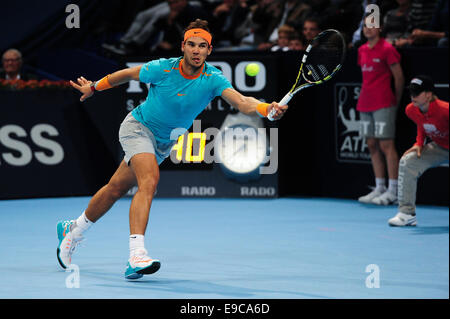 Basel, Svizzera. 24 ottobre, 2014. Rafael Nadal durante il trimestre finale del Swiss interni a St. Jakobshalle. Foto: Miroslav Dakov/ Alamy Live News Foto Stock