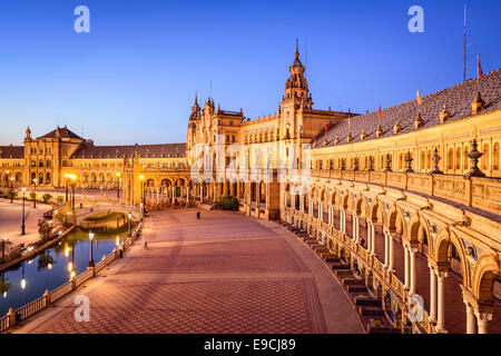 Siviglia, Spagna a piazza (Plaza de Espana). Foto Stock