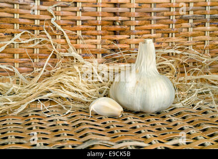 Aglio bianco nel villaggio di cestello closeup Foto Stock