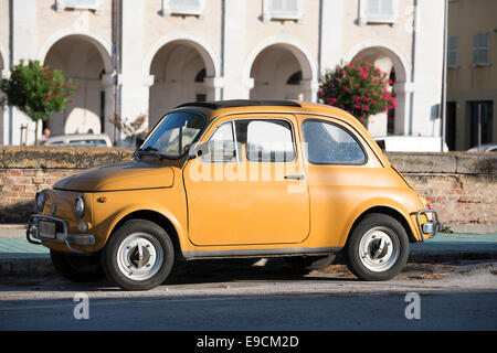Fiat, 500, oldtimer, vecchio, Classic Car, auto d'epoca, Estate Jambore, Piazza Simoncelli, Senigallia, Ancona, Marken, Italia, Europa Foto Stock
