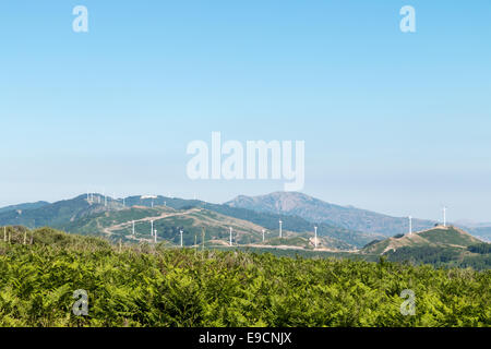 I generatori eolici in Sicilia orientale Foto Stock