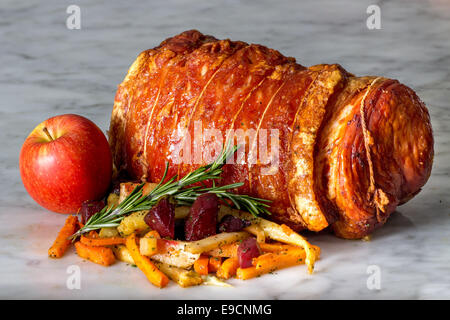 Giunti di arrosto di maiale e manzo Foto Stock