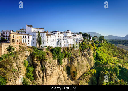 Ronda, Spagna edifici sulla Tajo Gorge. Foto Stock