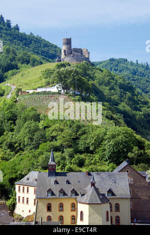 Il castello di Landshut sopra Bernkastel-Kues Valle della Mosella in Germania Foto Stock