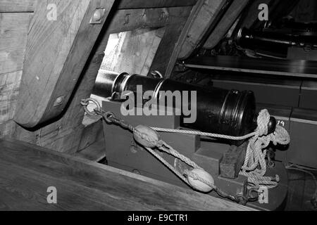 Cannone in un Tall Ship. Foto Stock