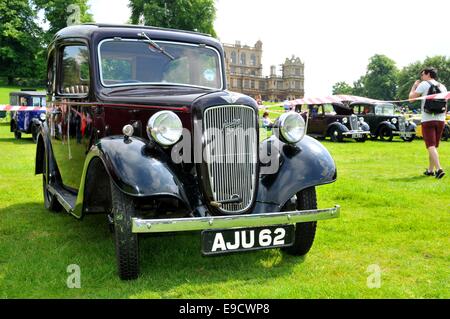 NOTTINGHAM, Regno Unito. 1 Giugno 2014: vista dell'auto d'epoca in vendita in Nottingham, Inghilterra. Foto Stock