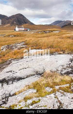 Camasunary, una posizione remota vicino Elgol sull'Isola di Skye. I colori autunnali nel paesaggio di brughiera. Foto Stock