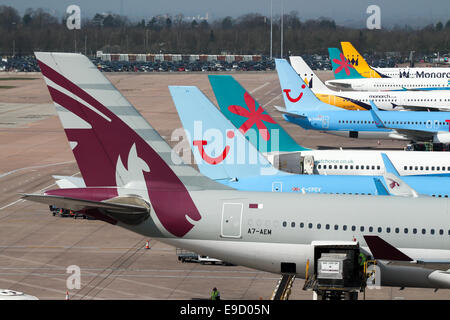 Qatar Airways A330-300 attende i passeggeri, prima di ritornare a Doha. Foto Stock