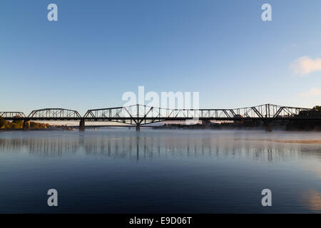 Ponte di Alexandra a Ottawa al mattino Foto Stock