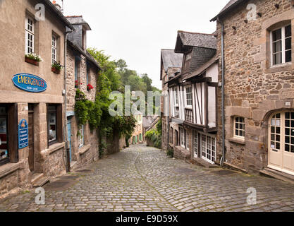 Rue du Jerzual - strada medievale a Dinan Brittany, Francia Foto Stock