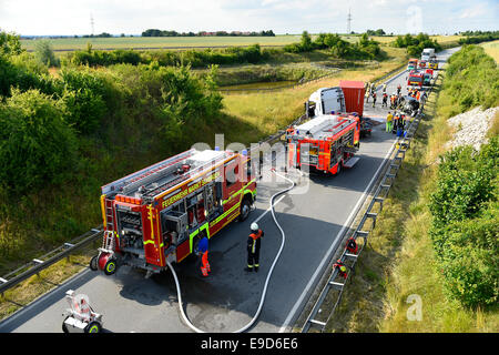 Incidente nel traffico , Audi A3, carrello , collisione frontale, FTO , SS ST 2580 In Oberneuching , Erding , Markt Schwaben , Baviera , Foto Stock