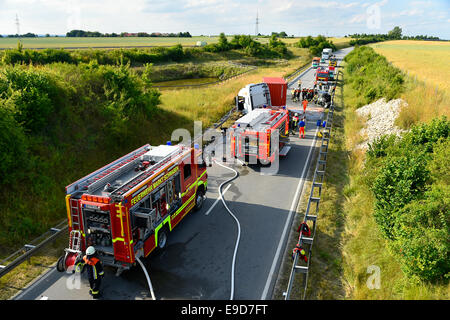 Incidente nel traffico , Audi A3, carrello , collisione frontale, FTO , SS ST 2580 In Oberneuching , Erding , Markt Schwaben , Baviera , Foto Stock