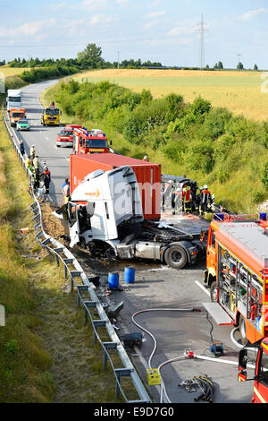 Incidente nel traffico , Audi A3, carrello , collisione frontale, FTO , SS ST 2580 In Oberneuching , Erding , Markt Schwaben , Baviera , Foto Stock