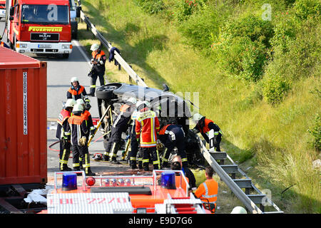 Incidente nel traffico , Audi A3, carrello , collisione frontale, FTO , SS ST 2580 In Oberneuching , Erding , Markt Schwaben , Baviera , Foto Stock