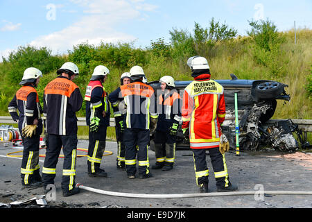 Incidente nel traffico , Audi A3, carrello , collisione frontale, FTO , SS ST 2580 In Oberneuching , Erding , Markt Schwaben , Baviera , Foto Stock