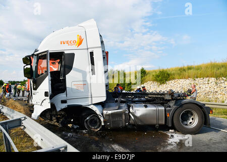 Incidente nel traffico , Audi A3, carrello , collisione frontale, FTO , SS ST 2580 In Oberneuching , Erding , Markt Schwaben , Baviera , Foto Stock