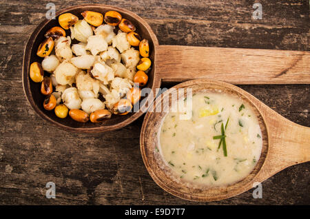 Hominy e mais tostato dadi mote con tostado ecuadoriana cibo tradizionale Foto Stock