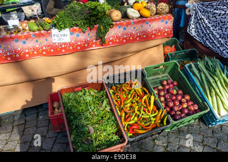 Prodotti sul mercato degli agricoltori di Praga Repubblica Ceca Foto Stock