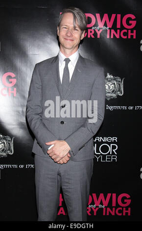 Serata di apertura di Edvige e l'arrabbiato pollice al Belasco Theatre - Arrivi. Dotato di: John Cameron Mitchell dove: New York New York, Stati Uniti quando: 22 Apr 2014 Foto Stock