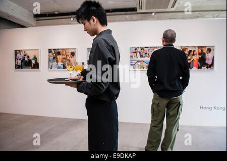 Hong Kong, 6 Settembre 2014Apertura Martin Parr mostra fotografica presso la Galleria Blindspot in Wong Chuk Hang sull isola di Hong Kong. Foto Stock