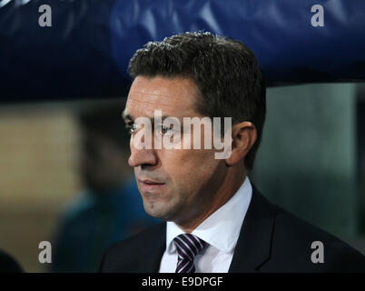 Anderlecht, UK. 22 ottobre, 2014. Anderlecht's Besnik Hasi guarda a.- la UEFA Champions League - RSC Anderlecht vs Arsenal - Constant Vanden Stock Stadium - Belgio - 22 Ottobre 2014 - Picture David Klein/Sportimage. © csm/Alamy Live News Foto Stock