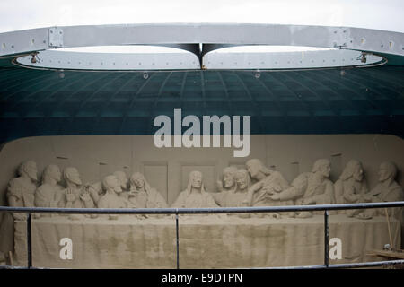 L Ultima Cena la scultura di sabbia sulla spiaggia di Weymouth,Dorset. Foto Stock