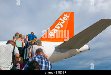 Imbarco su un volo Easyjet Foto Stock