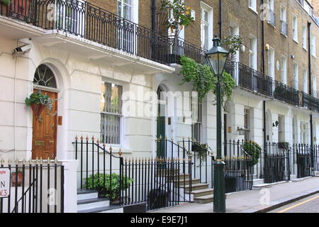 Tipico stile georgiano townshouses in Londra, Regno Unito Foto Stock