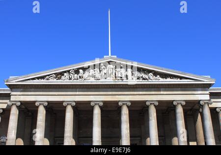 Facciata del British Museum di Londra, Regno Unito Foto Stock