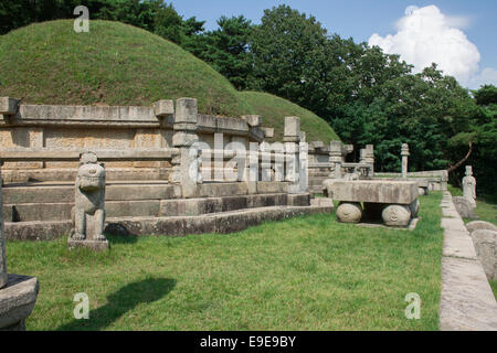 La tomba di re Kongmin, una trecentesca mausoleo situato in Haeson-ri, Kaepung County, al di fuori della città di Kaesong, Corea del Nord Foto Stock