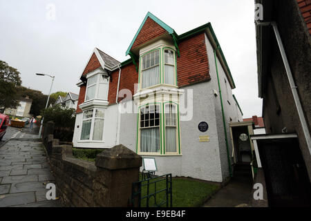 Swansea, Regno Unito. Venerdì 24 ottobre 2014 il luogo di nascita di Dylan Thomas, 5 unità Cwmdonkin, Swansea Re: Quest anno segna il centenario di Dylan Thomas' nascita il 28 ottobre 2014 con eventi presso la casa natale dello scrittore e poeta Dylan Thomas a 5 unità Cwmdonkin, Swansea, South Wales, Regno Unito. Credito: D Legakis/Alamy Live News Foto Stock