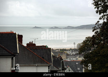 Swansea, Regno Unito. Venerdì 24 ottobre 2014 Cwmdonkin Drive, Swansea affacciato verso Mumbles Re: Quest anno segna il centenario di Dylan Thomas' nascita il 28 ottobre 2014 con eventi presso la casa natale dello scrittore e poeta Dylan Thomas a 5 unità Cwmdonkin, Swansea, South Wales, Regno Unito. Credito: D Legakis/Alamy Live News Foto Stock